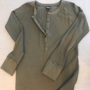 Patagonia waffle henley. Army green. Sz M